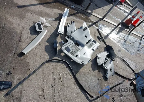 2018 Toyota Highlander Limited Platinum z USA, uszkodzony, nr VIN 5TDDZRFH7JS853809